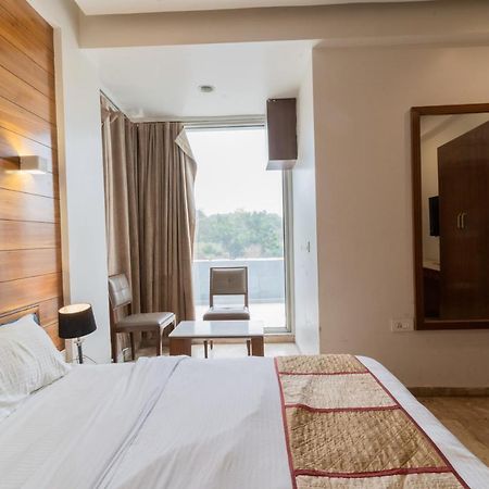 אחמדאבאד Hotel Kyra Airport מראה חיצוני תמונה