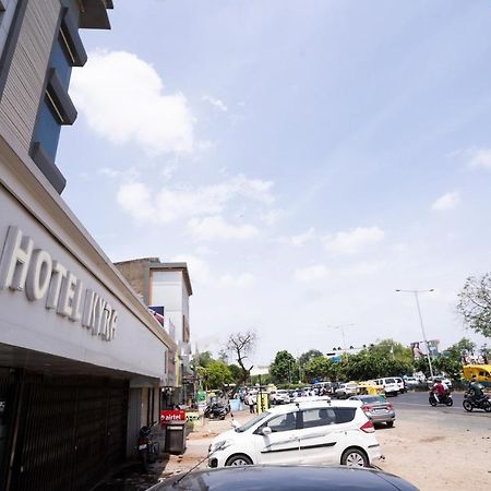 אחמדאבאד Hotel Kyra Airport מראה חיצוני תמונה