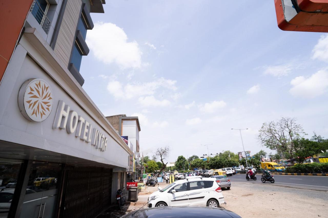 אחמדאבאד Hotel Kyra Airport מראה חיצוני תמונה