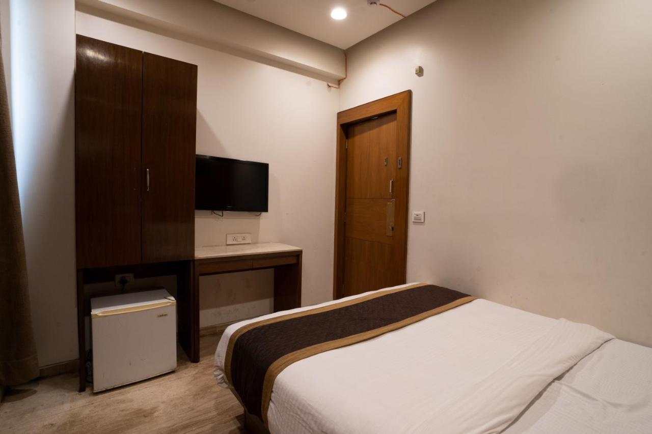 אחמדאבאד Hotel Kyra Airport מראה חיצוני תמונה