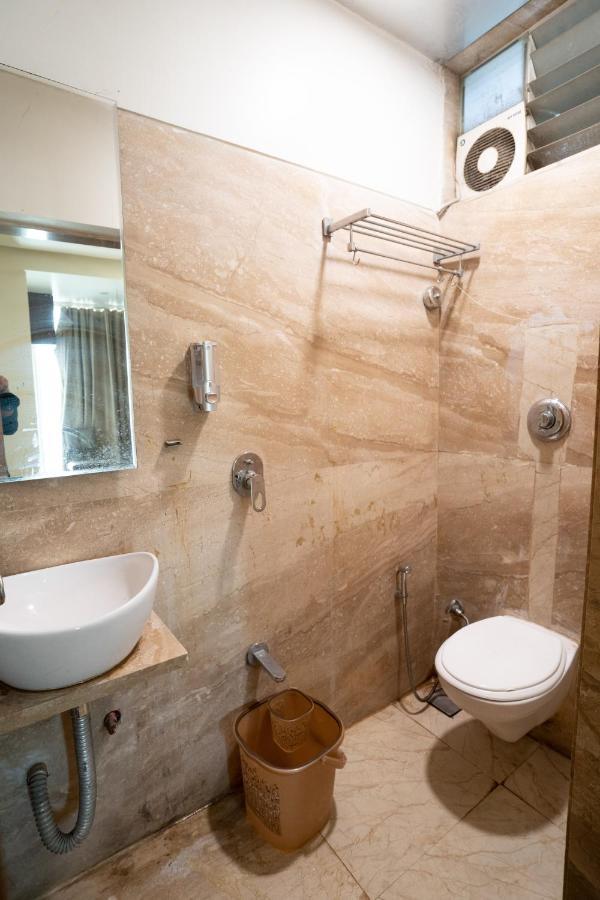 אחמדאבאד Hotel Kyra Airport מראה חיצוני תמונה
