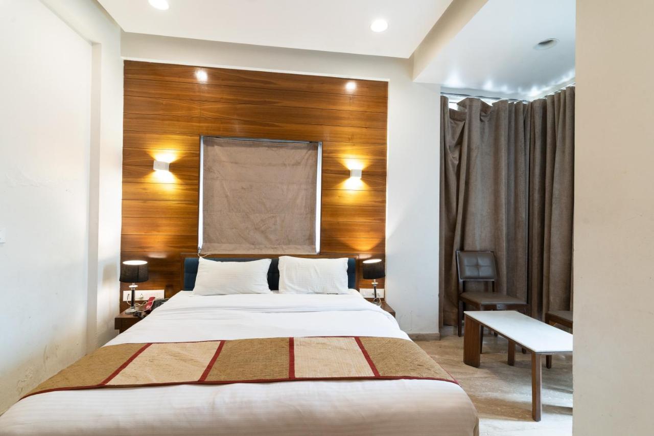 אחמדאבאד Hotel Kyra Airport מראה חיצוני תמונה