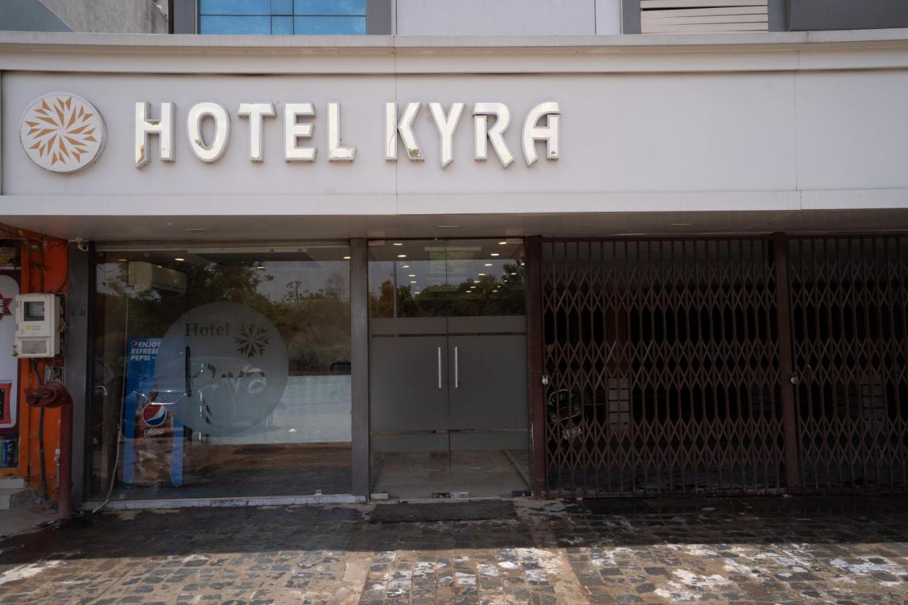 אחמדאבאד Hotel Kyra Airport מראה חיצוני תמונה