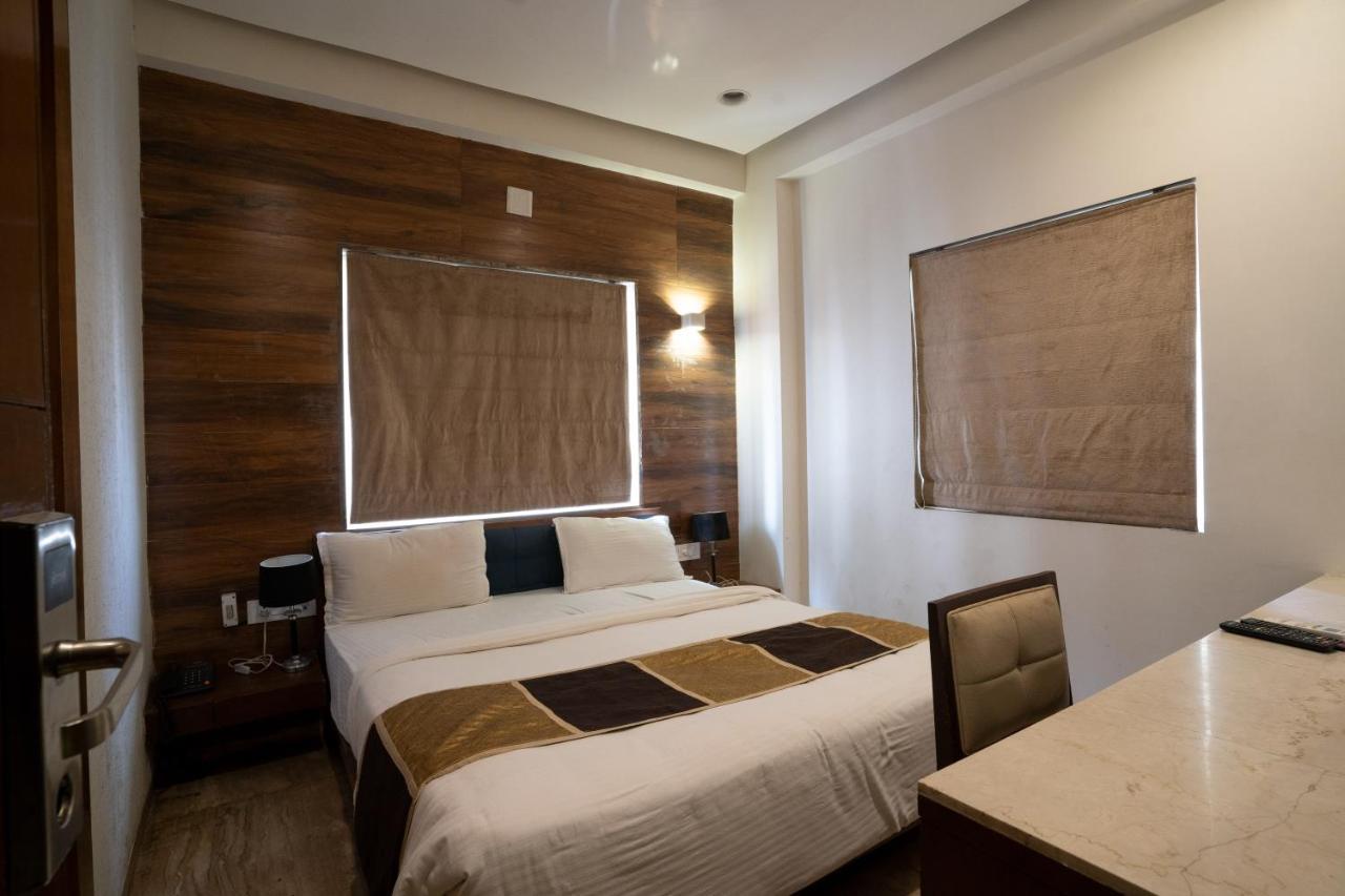 אחמדאבאד Hotel Kyra Airport מראה חיצוני תמונה