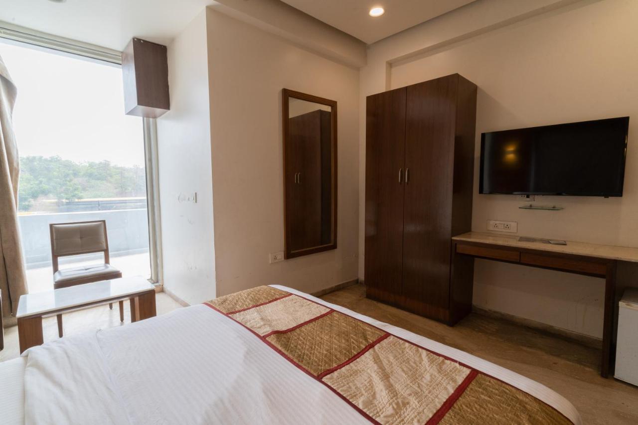 אחמדאבאד Hotel Kyra Airport מראה חיצוני תמונה